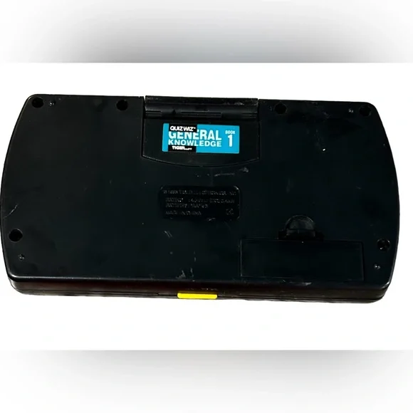 Vintage Quiz Wiz Tiger Electronics Handheld Question & Answer Game Book & Cartri - Picture 3 of 3